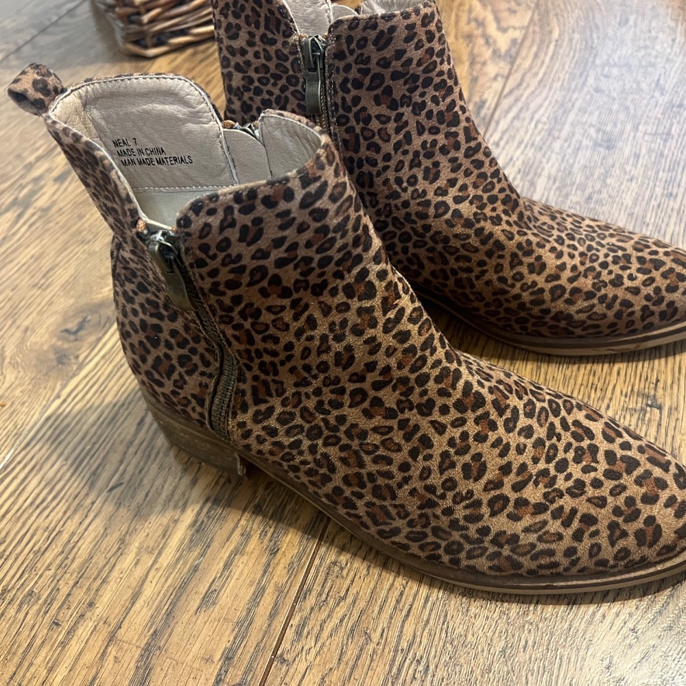 Cheetah Print Bootie - Picture 2 of 3